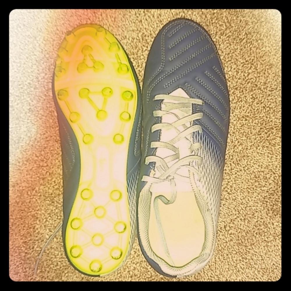 Soccer shoes